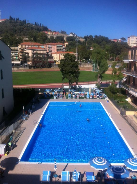 Appartamento Vista Mare Con Piscina Cala Di Sole 임페리아 외부 사진